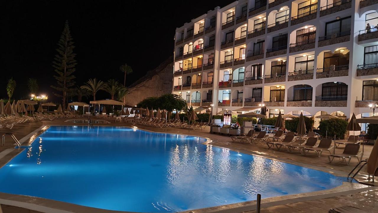 Ocean Breeze Oasis: Deluxe Beachfront Retreat with Stunning Views Playa Del Cura  Exterior photo