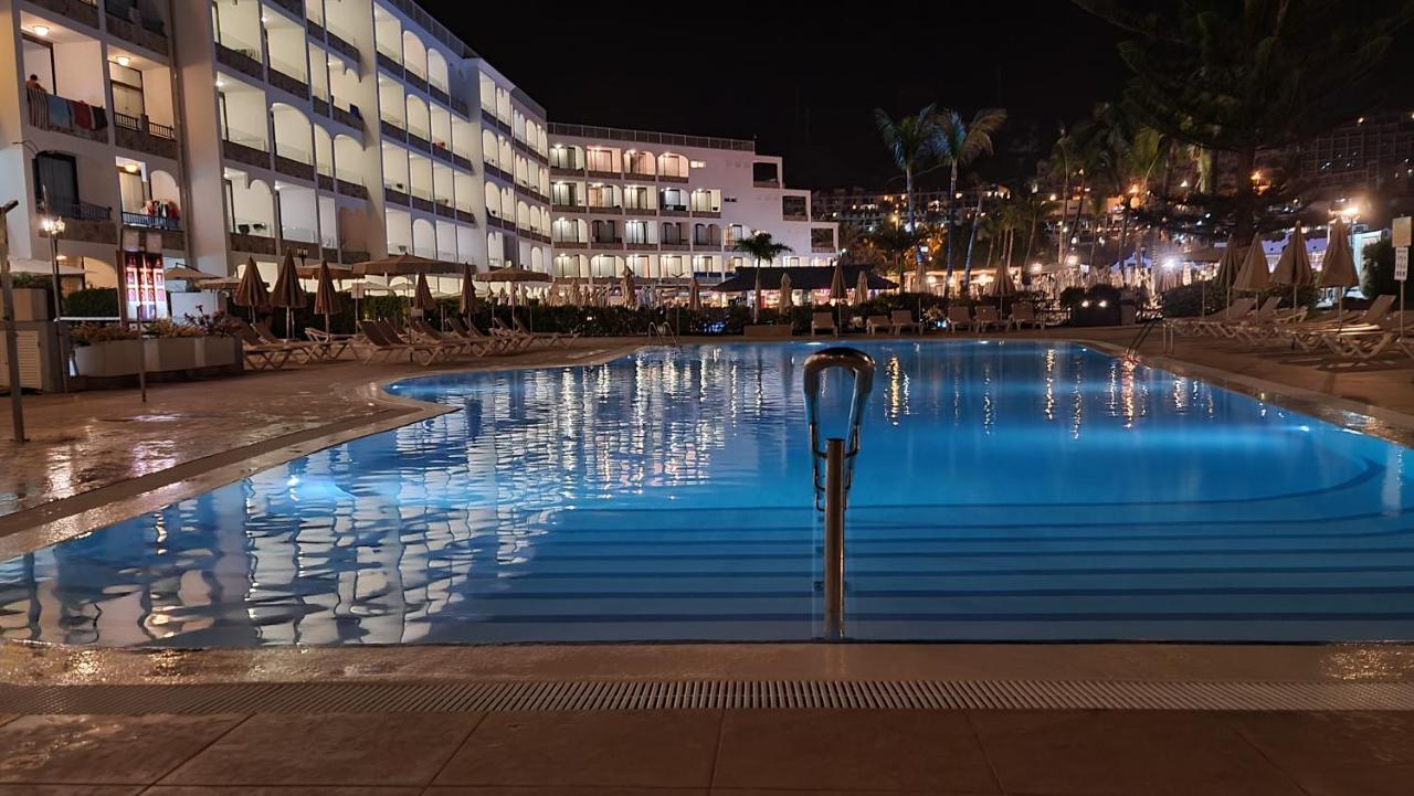 Ocean Breeze Oasis: Deluxe Beachfront Retreat with Stunning Views Playa Del Cura  Exterior photo