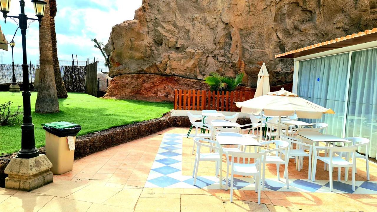Ocean Breeze Oasis: Deluxe Beachfront Retreat with Stunning Views Playa Del Cura  Exterior photo