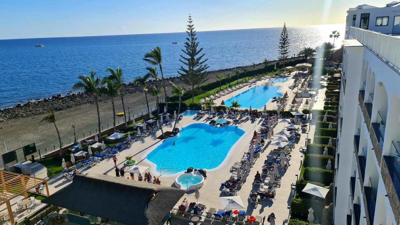 Ocean Breeze Oasis: Deluxe Beachfront Retreat with Stunning Views Playa Del Cura  Exterior photo