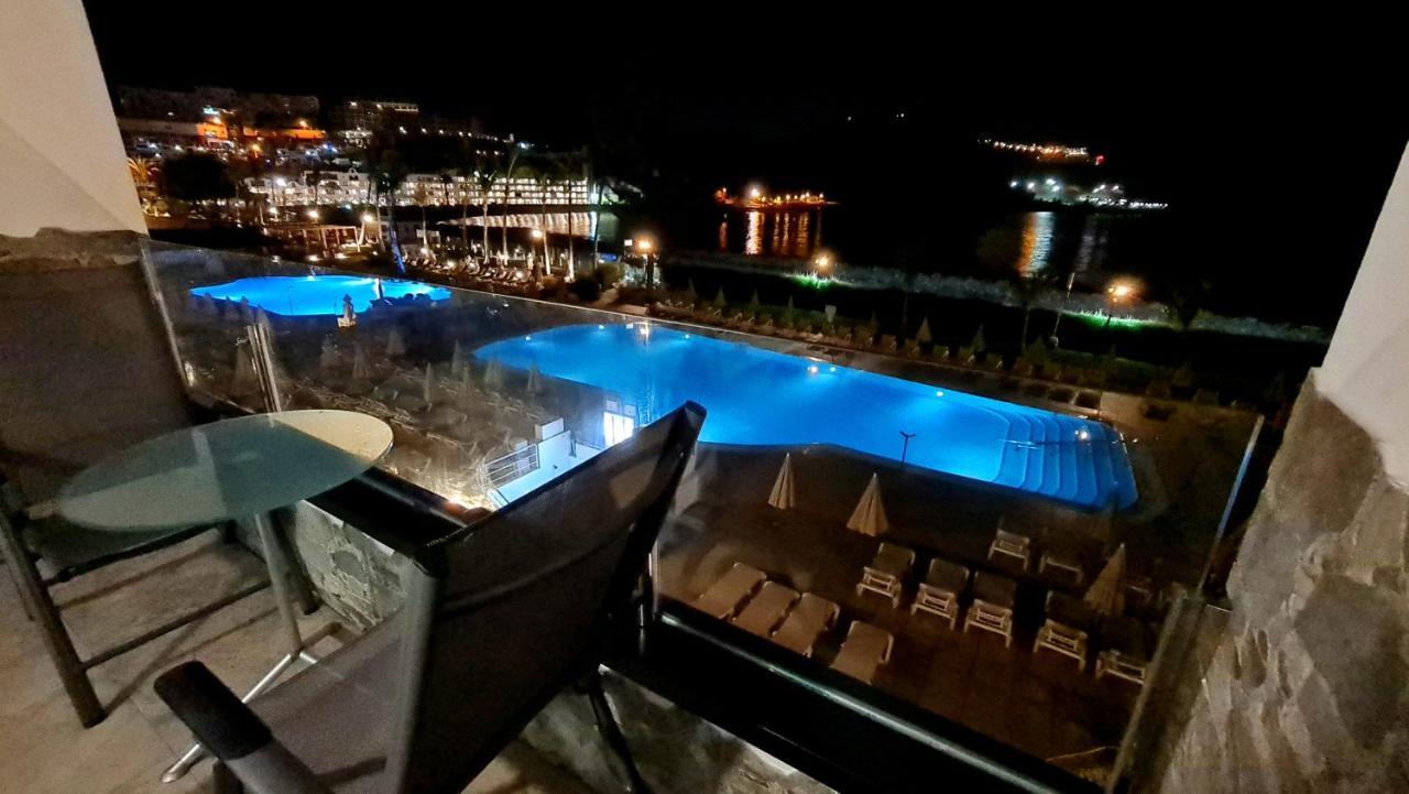 Ocean Breeze Oasis: Deluxe Beachfront Retreat with Stunning Views Playa Del Cura  Exterior photo