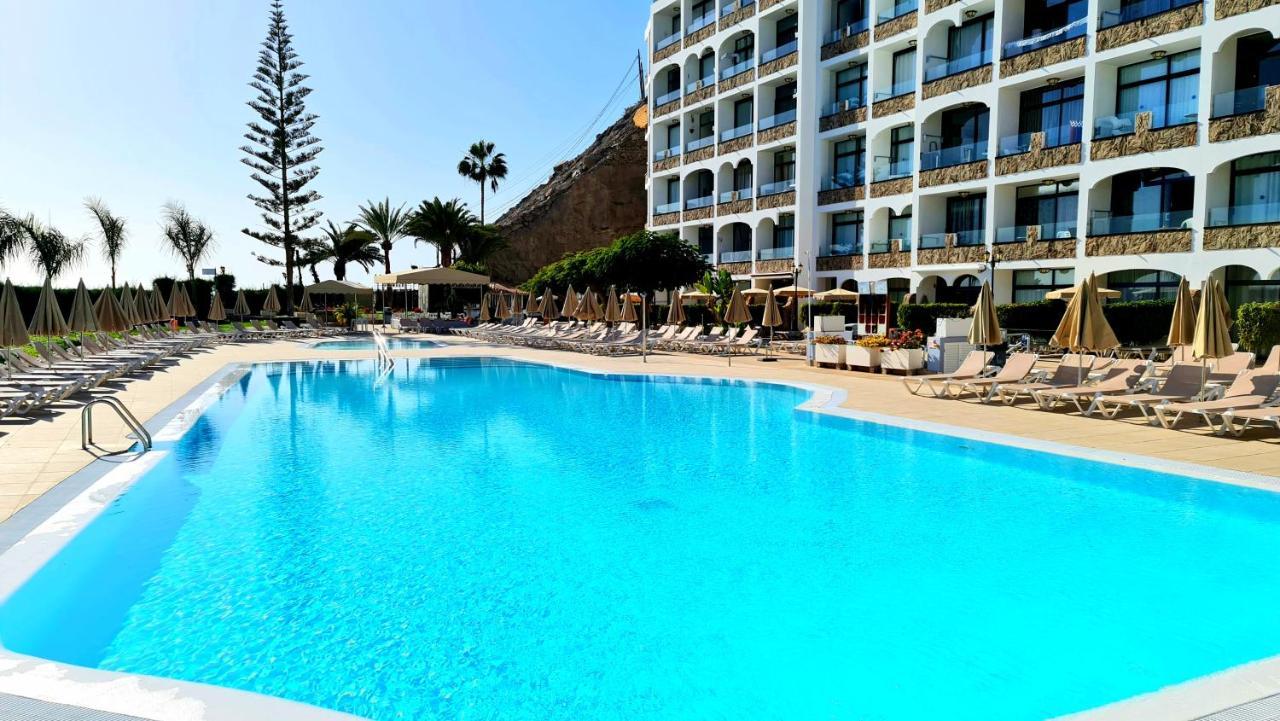 Ocean Breeze Oasis: Deluxe Beachfront Retreat with Stunning Views Playa Del Cura  Exterior photo