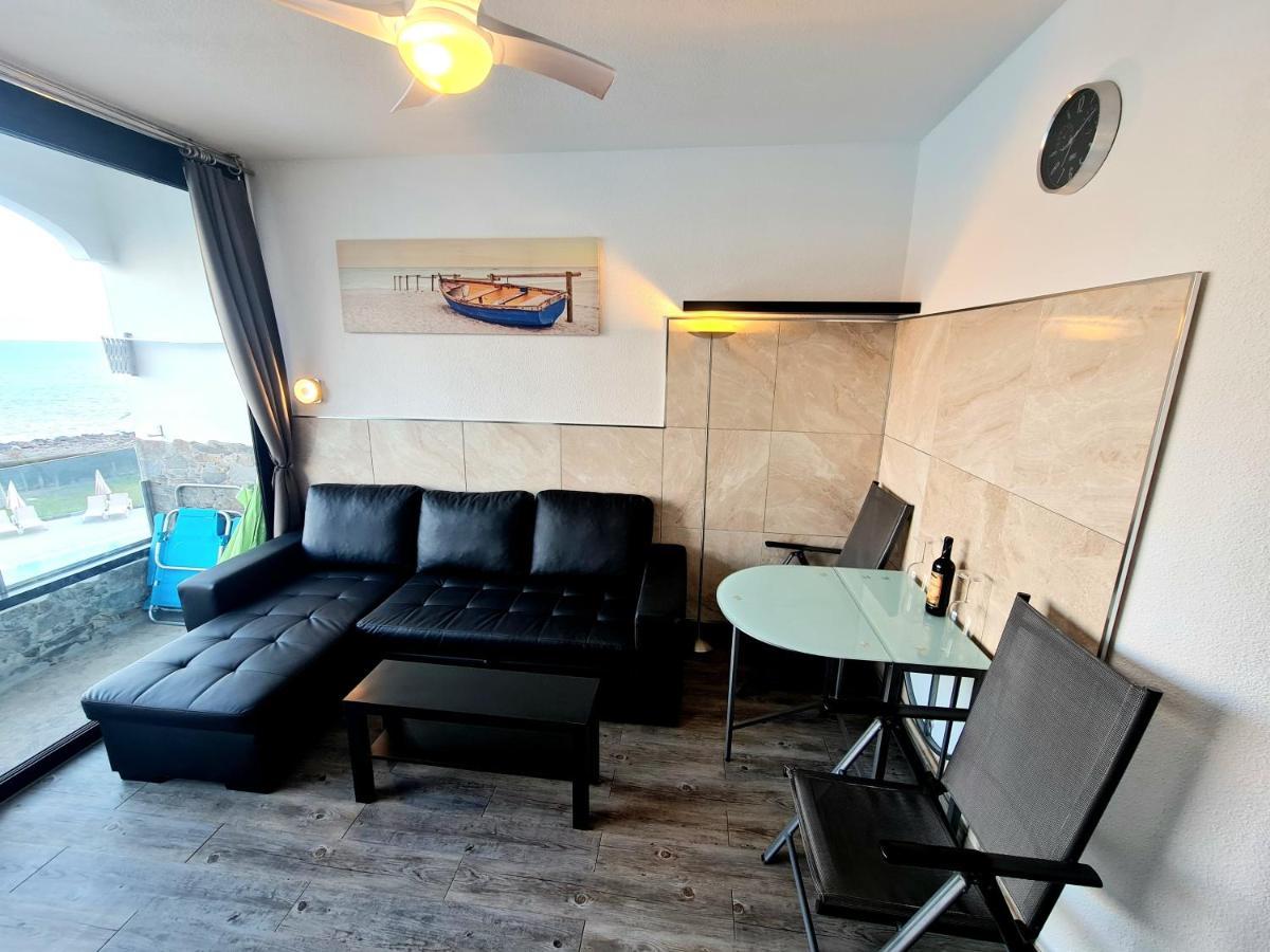 Ocean Breeze Oasis: Deluxe Beachfront Retreat with Stunning Views Playa Del Cura  Exterior photo