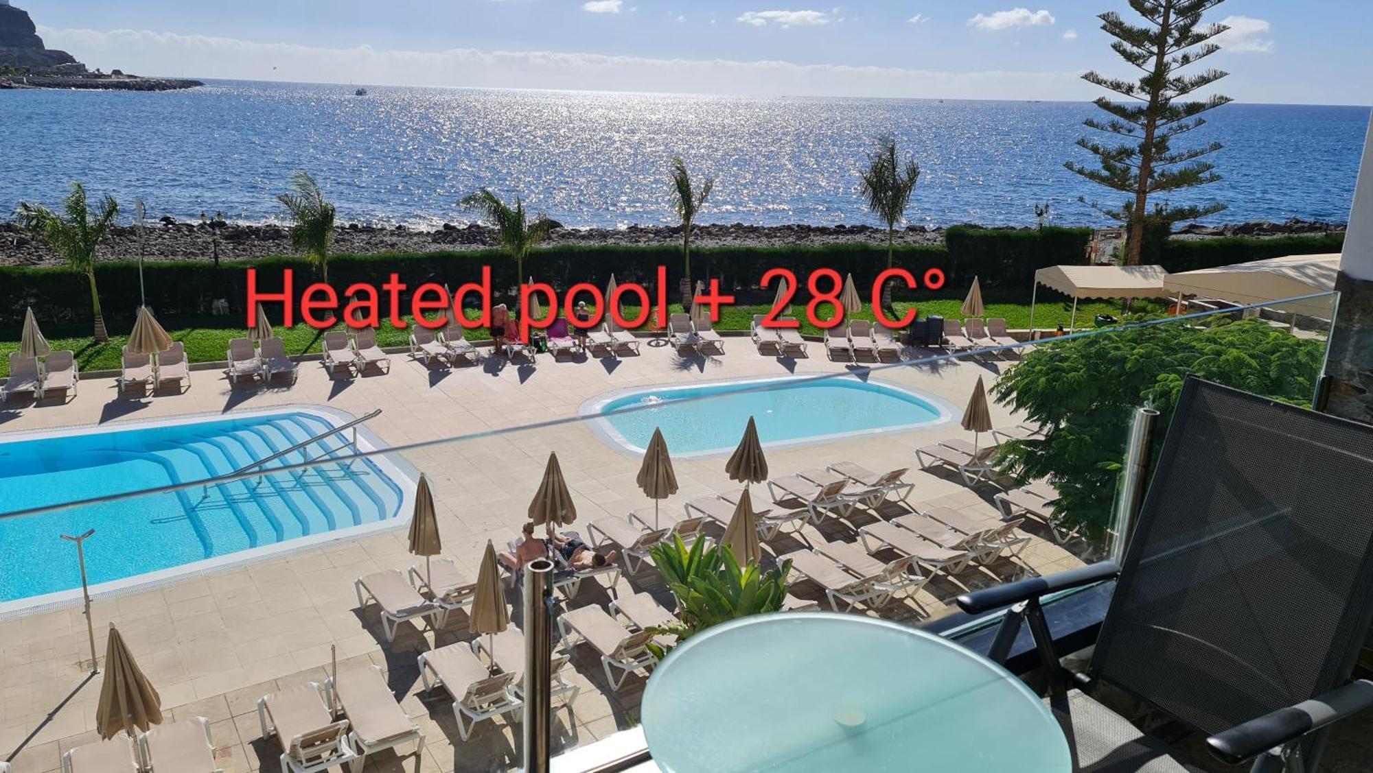 Ocean Breeze Oasis: Deluxe Beachfront Retreat with Stunning Views Playa Del Cura  Exterior photo